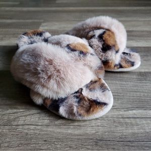 LOFT leopard print cross slipper -faux fur
